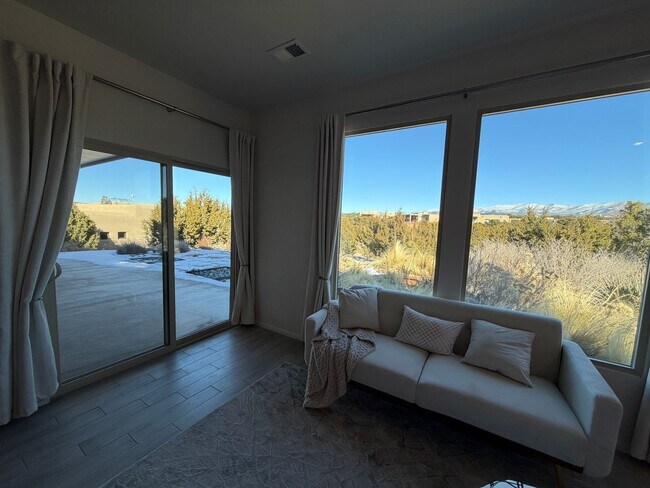 Building Photo - 14 Plano Arbolito