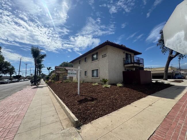 Building Photo - 1125 E Ventura St