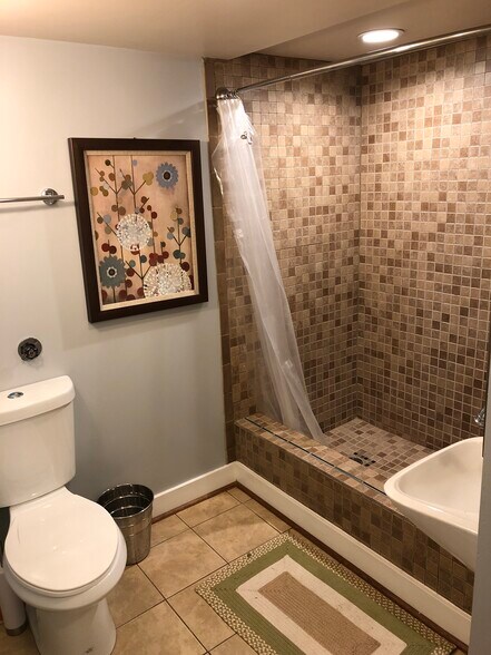 Shower - 5029 SE Taylor St