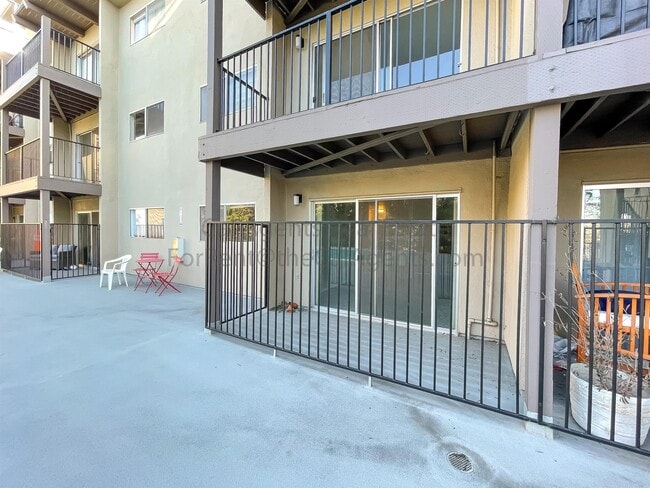 Building Photo - 425 Orange St