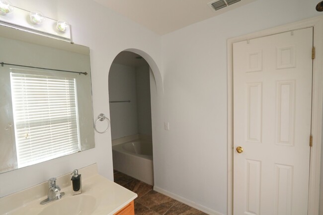 Building Photo - Beautiful  3000 sq ft two story home with ...