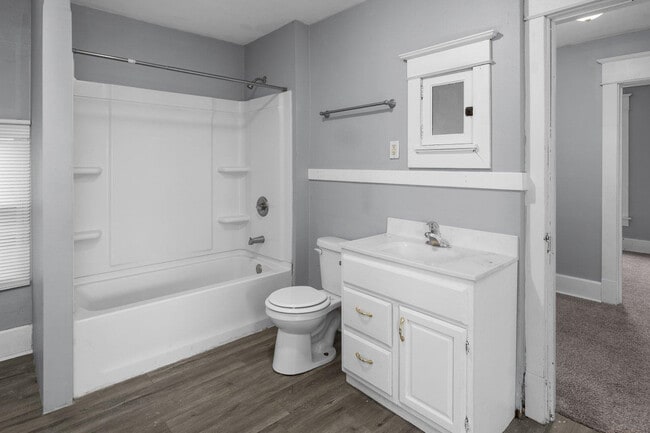 Building Photo - 1321 W 13th St