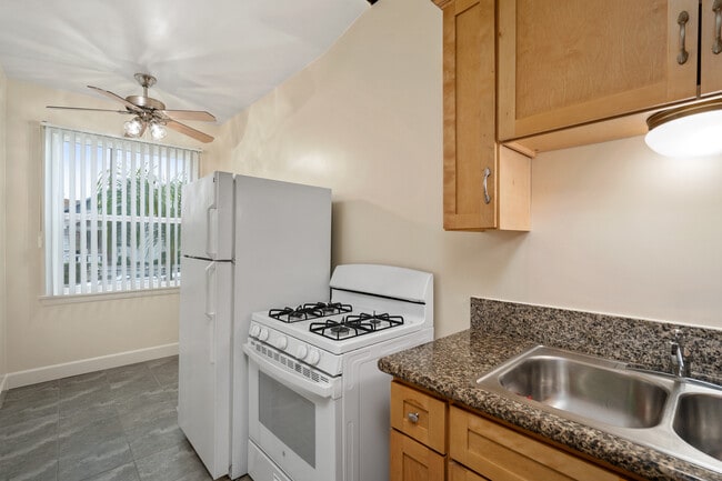 Building Photo - 4121 Halldale Ave