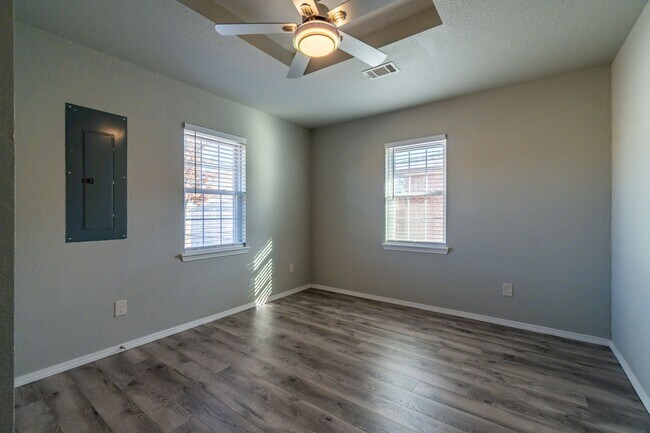 Building Photo - Gorgeous 3 Bedroom 2 Bathroom Home in Fort Smith