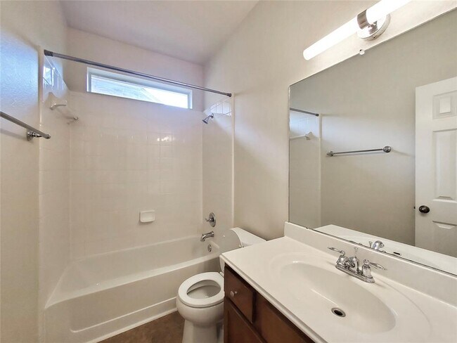 Building Photo - 14829 Fernhill Dr