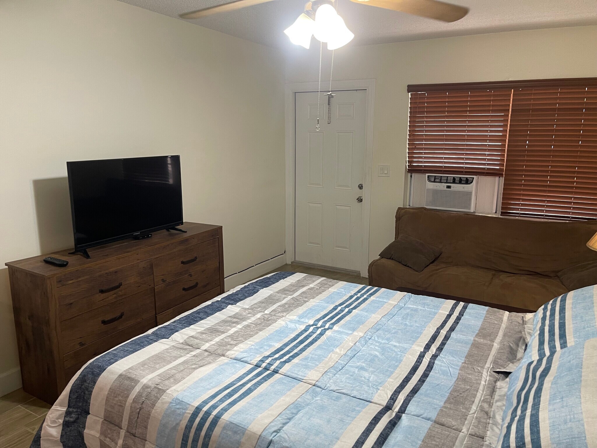 Building Photo - 1121 SW 22nd Ave