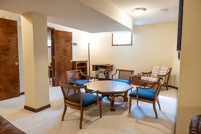 Building Photo - 3728 SW Stonybrook Dr