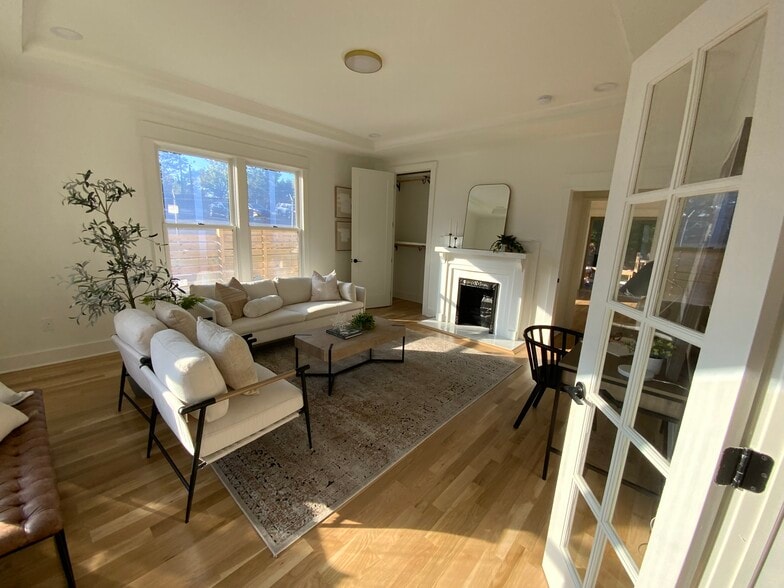 Building Photo - 116 3rd Ave