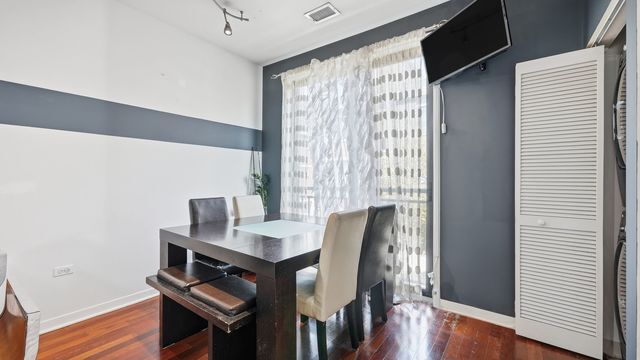 Building Photo - 510 W Elm St
