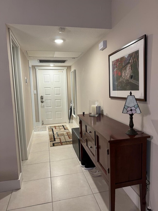 Building Photo - 3510 Oaks Way