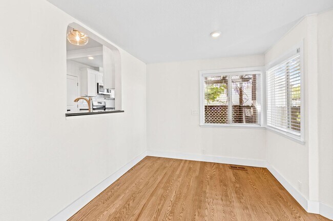 Building Photo - Charming & Spacious Single Family Home
