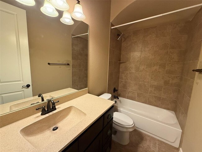 Building Photo - 2404 Sweetwater Ln