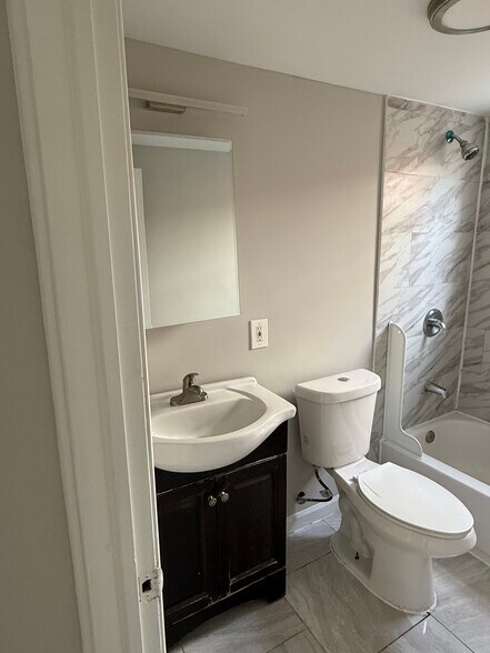 Building Photo - 171 Godwin Ave