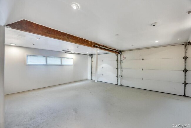 Building Photo - 4 2nd St