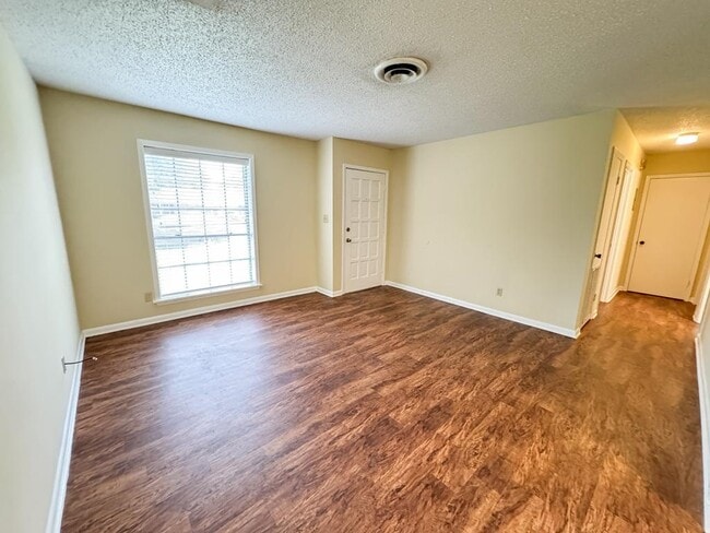 Building Photo - 301 E Park Ave