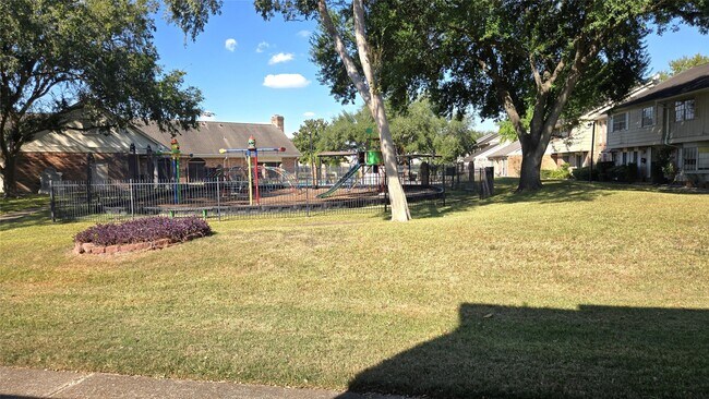 Building Photo - 6430 Bankside Dr