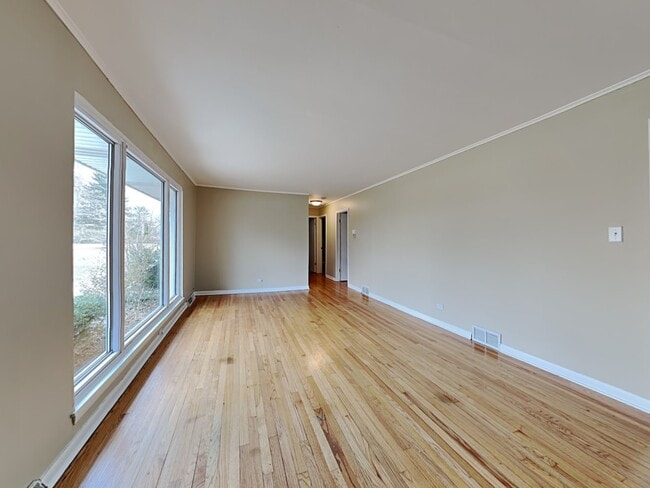Building Photo - 1651 Janet St