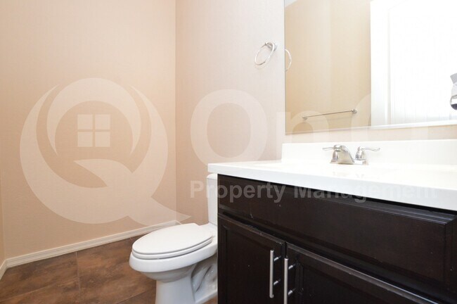 Building Photo - 1522 E Hummingbird Way