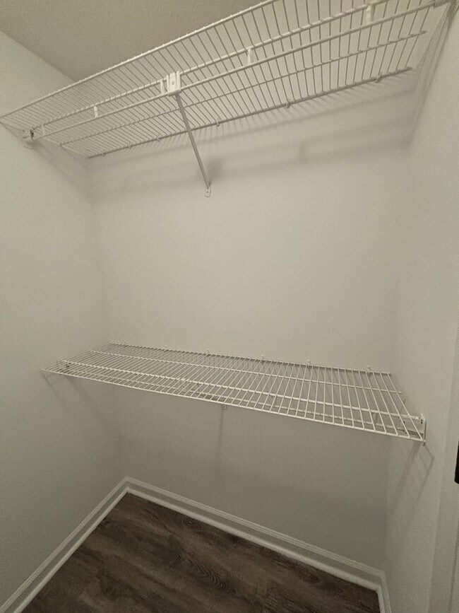 Building Photo - Ground floor 2 bed condo with no neighbors above or below