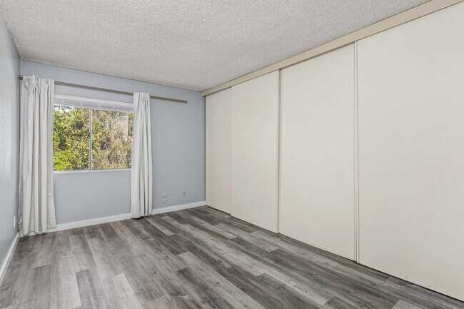 Building Photo - 8022 Linda Vista Rd