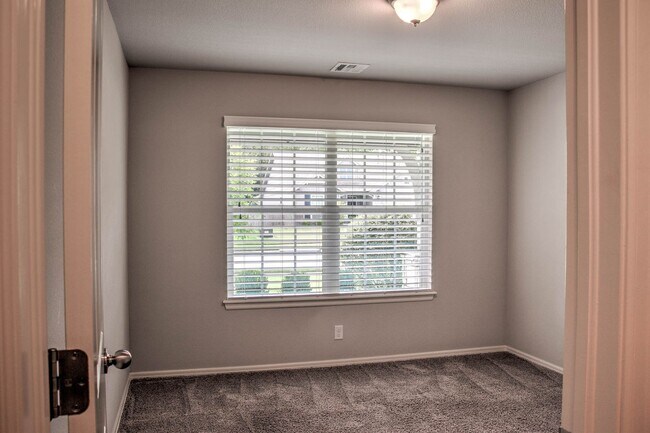 Building Photo - 4 bedroom, 3 car garage - Broken Arrow Schools