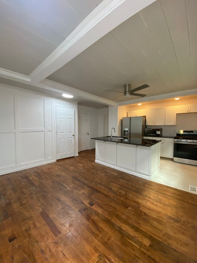 Building Photo - 634 Rutledge Ave