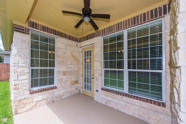 Building Photo - 15462 Mansion Woodland Dr