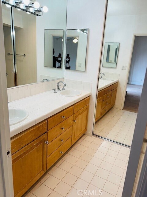 Building Photo - 5477 Nestle Ave