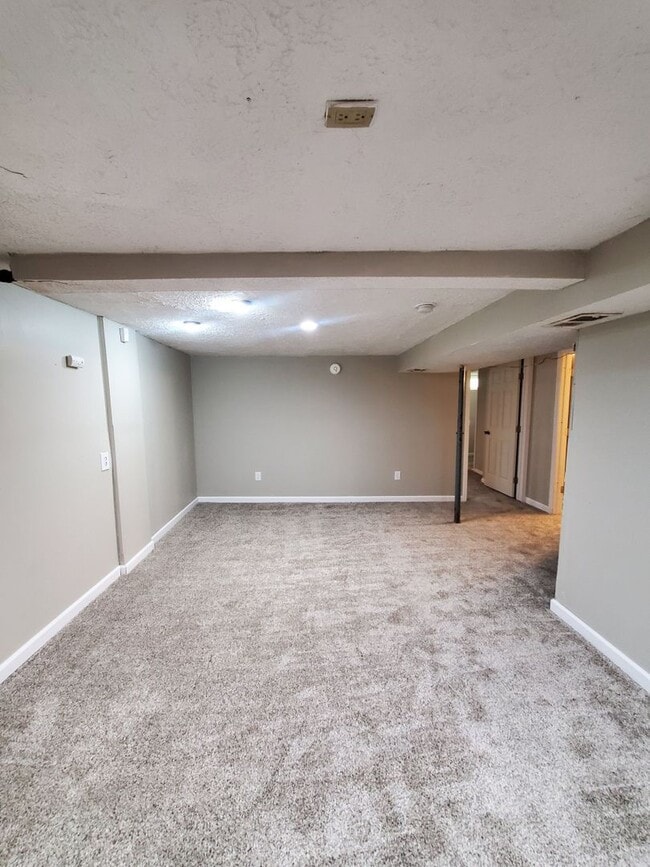 Building Photo - 3 BEDROOM SINGLE FAMILY HOME