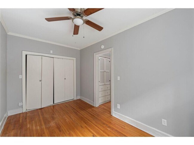 Building Photo - 2733 Girard Ave S