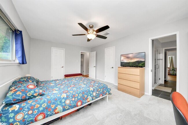 Building Photo - 403 Lakeside Estates Dr