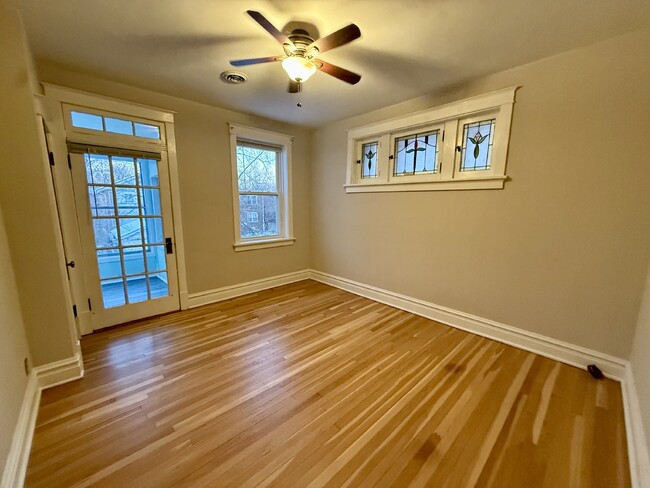 Building Photo - Spacious 2-Bed Duplex in St. Louis: Modern...