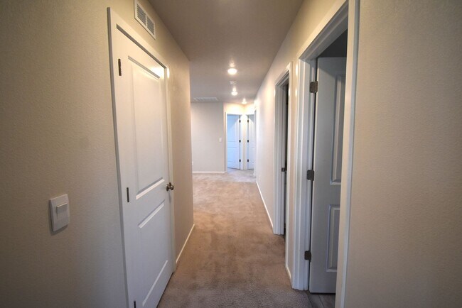 Building Photo - Beautiful Home in Cul De Sac!