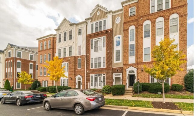 Building Photo - 2267 Oberlin Dr