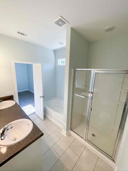 Building Photo - 278 Bridgewater Ln