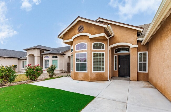 Building Photo - West Fresno Home for Rent