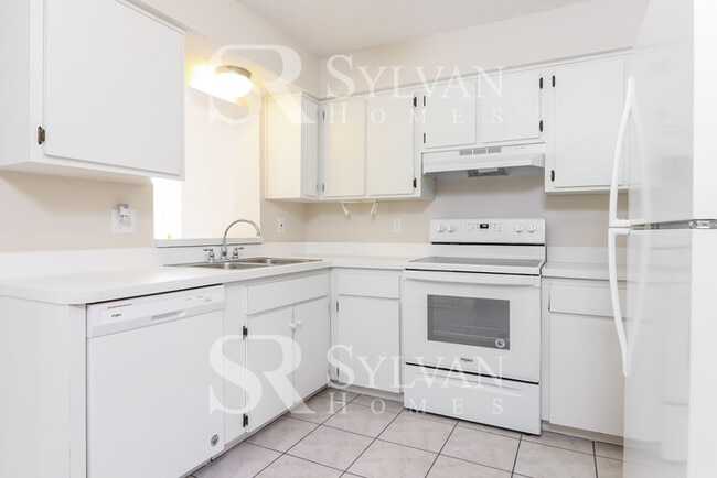 Building Photo - Enjoy one-level living at its best