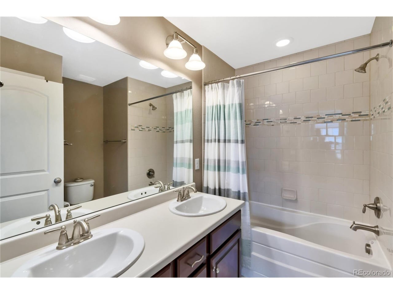 Building Photo - 513 S Vance Ct
