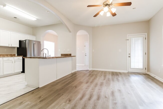 Building Photo - 10181 Sorrento Pl