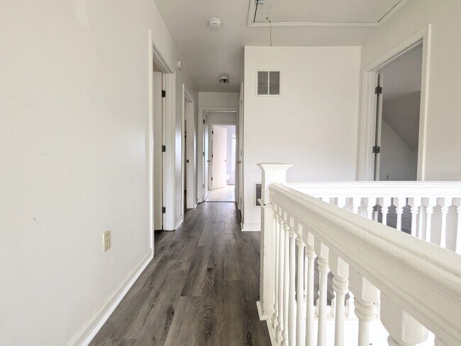 Building Photo - 5552 Black St