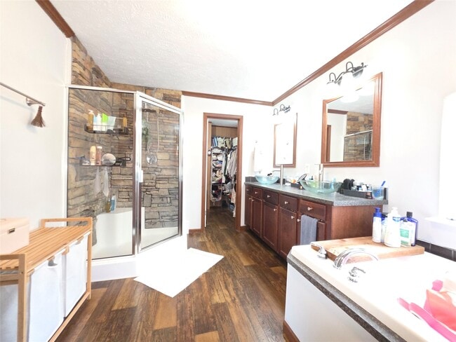 Building Photo - 21683 White Oak Dr