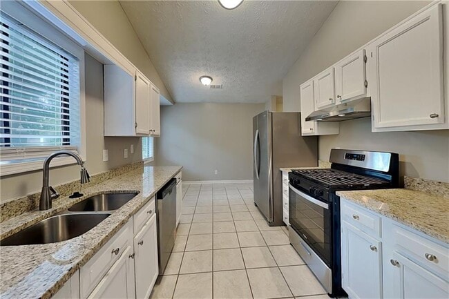 Building Photo - 815 Riverstone Ln