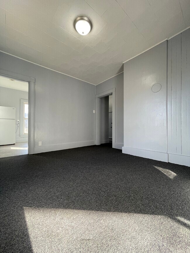 Building Photo - 404 Scammel St