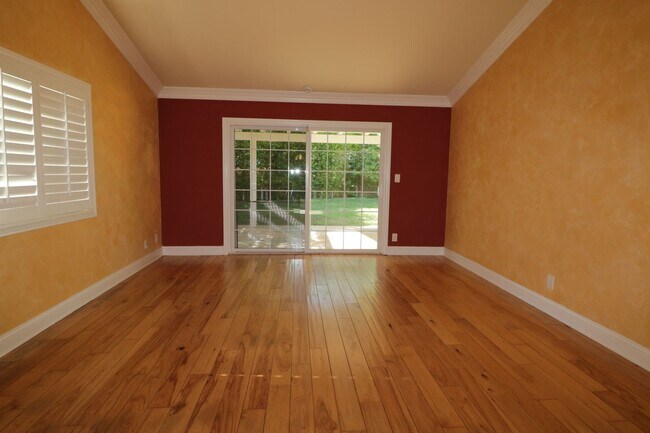 Building Photo - Beautiful West Hills Pool Home For Lease!