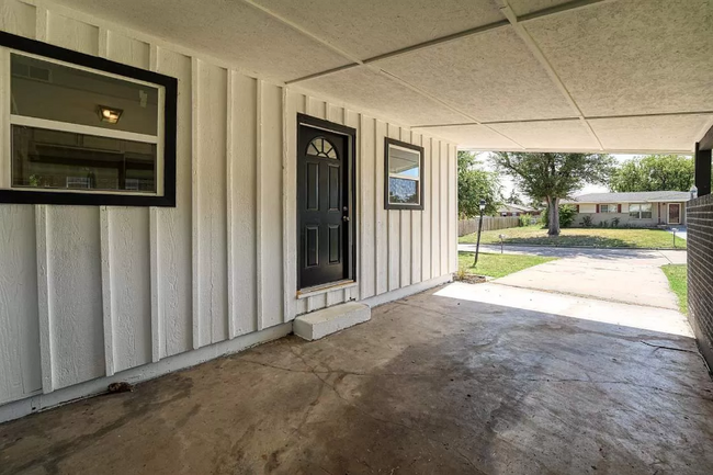 Building Photo - 4305 NW Ridgecrest Dr