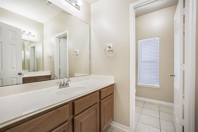 Building Photo - 15810 Cypress Hall Dr