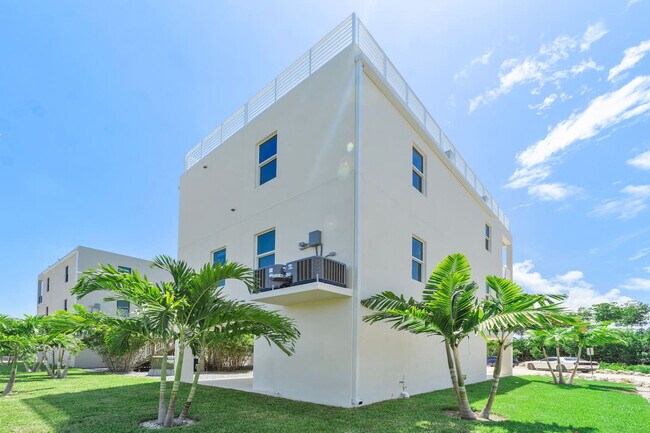 Building Photo - 99 Seaside Ave