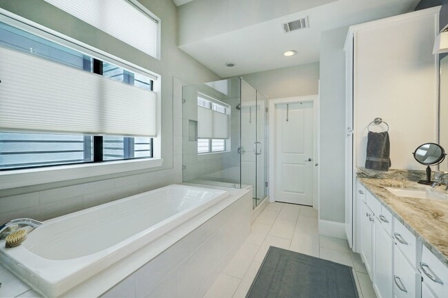 Building Photo - 2014 Crockett St