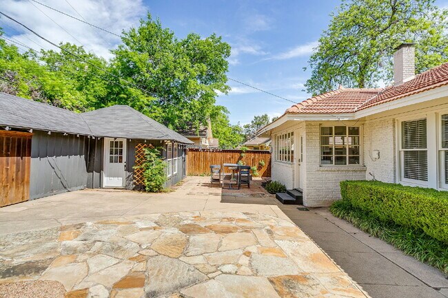 Building Photo - Beautifully Updated 3 Bedroom Home in the Heart of TCU