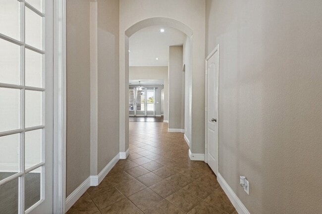 Building Photo - 594 Louder Way